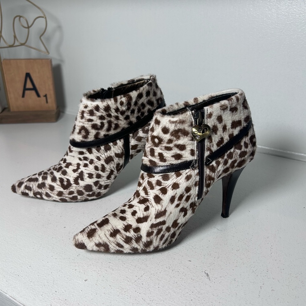 Angeleigh Anastasia Leopard Haircalf Ankle Booties IMade in Italy US 6.5 Heels